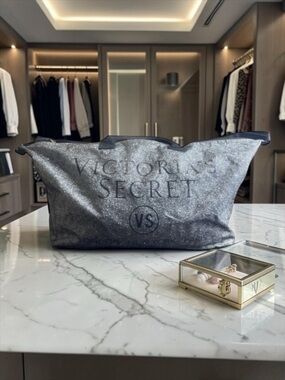Vintage Victoria Secret New York Paris Silver Glitter Oversized Duffel limited‌